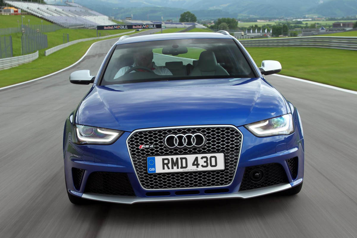 Audi RS4 Avant blue front