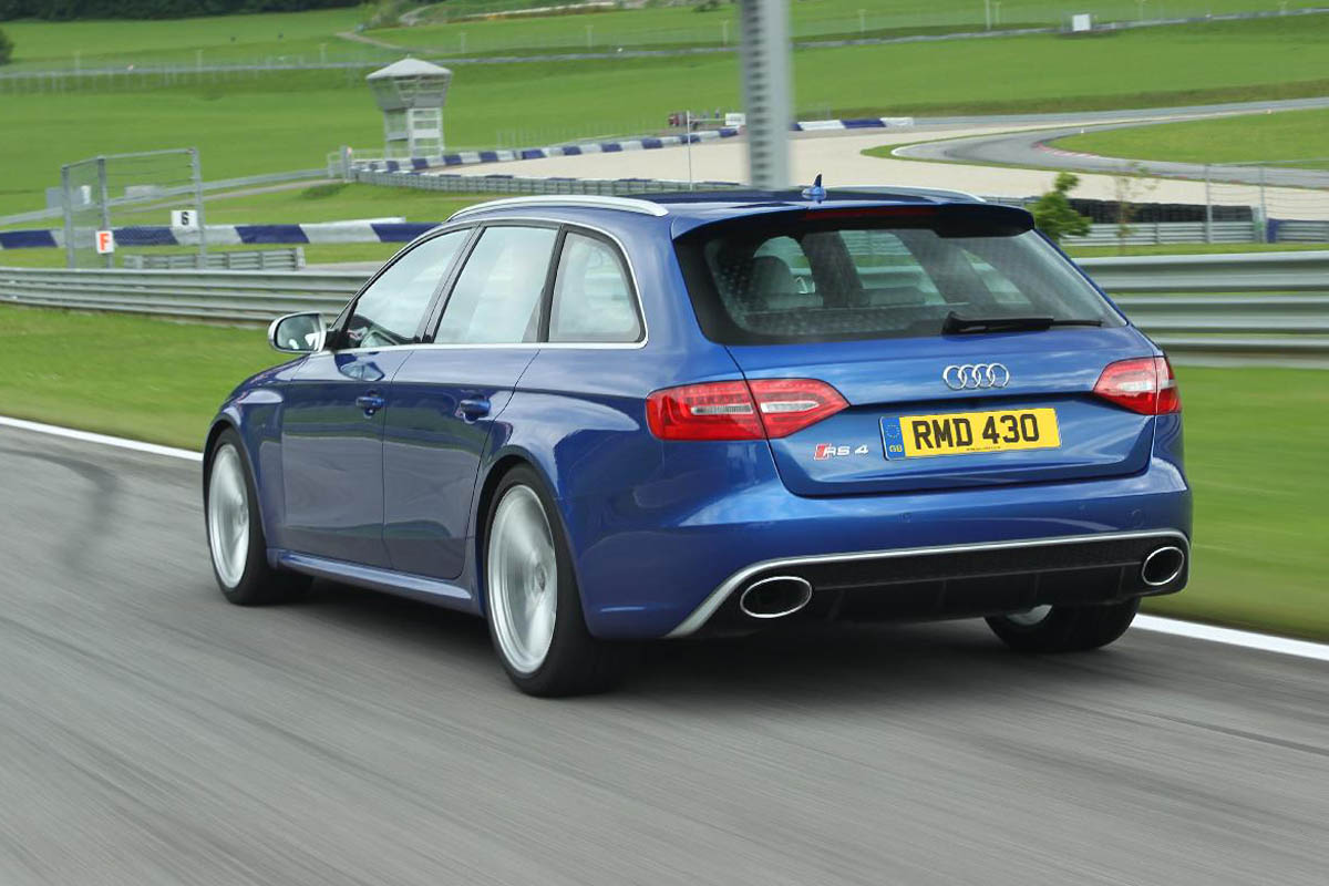 Audi RS4 Avant blue