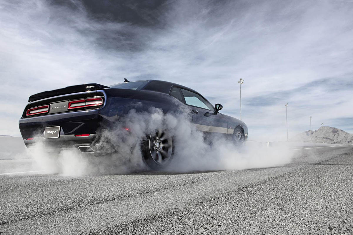 Dodge Challenger SRT Hellcat wheelspin