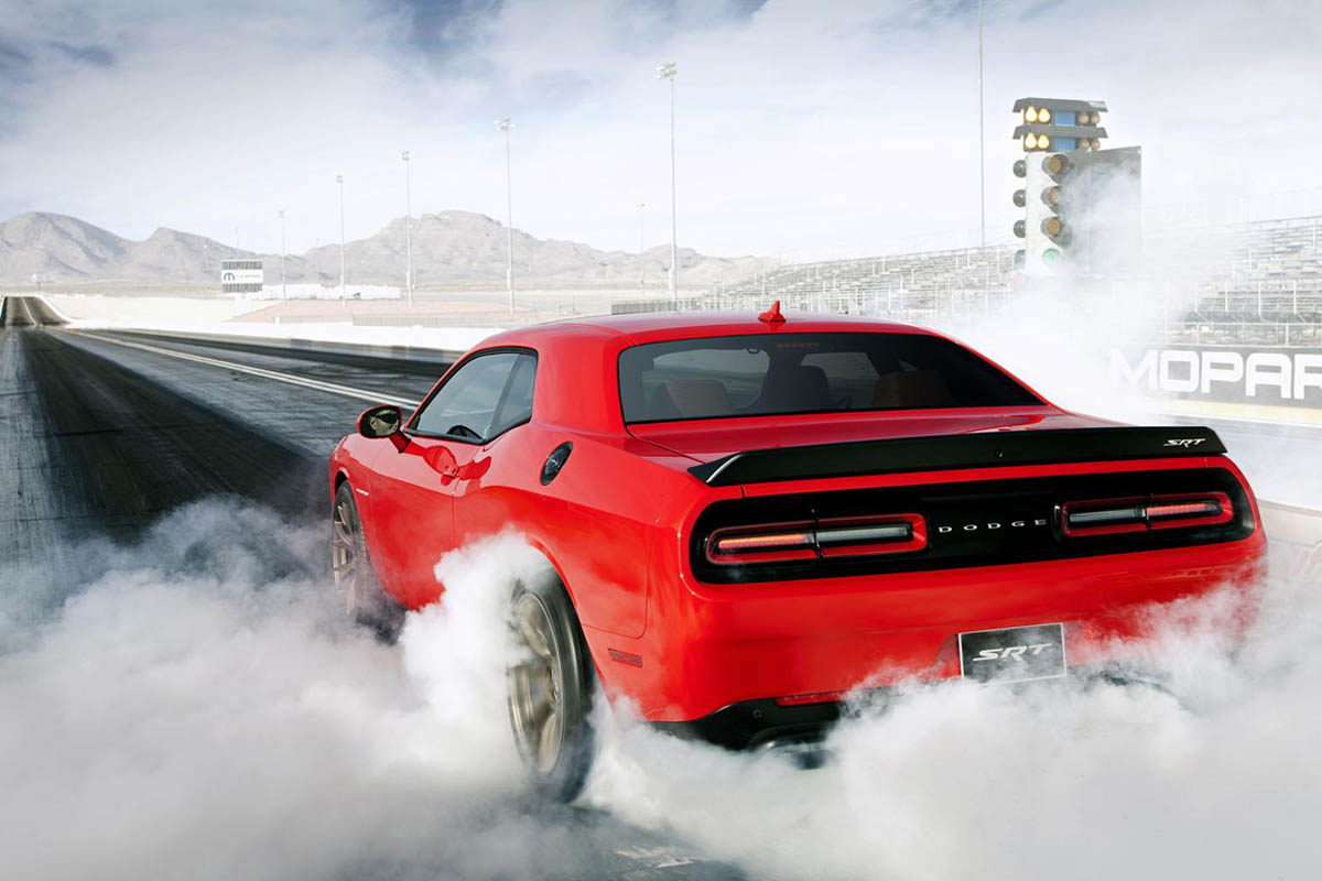 Dodge Challenger SRT Hellcat burnout