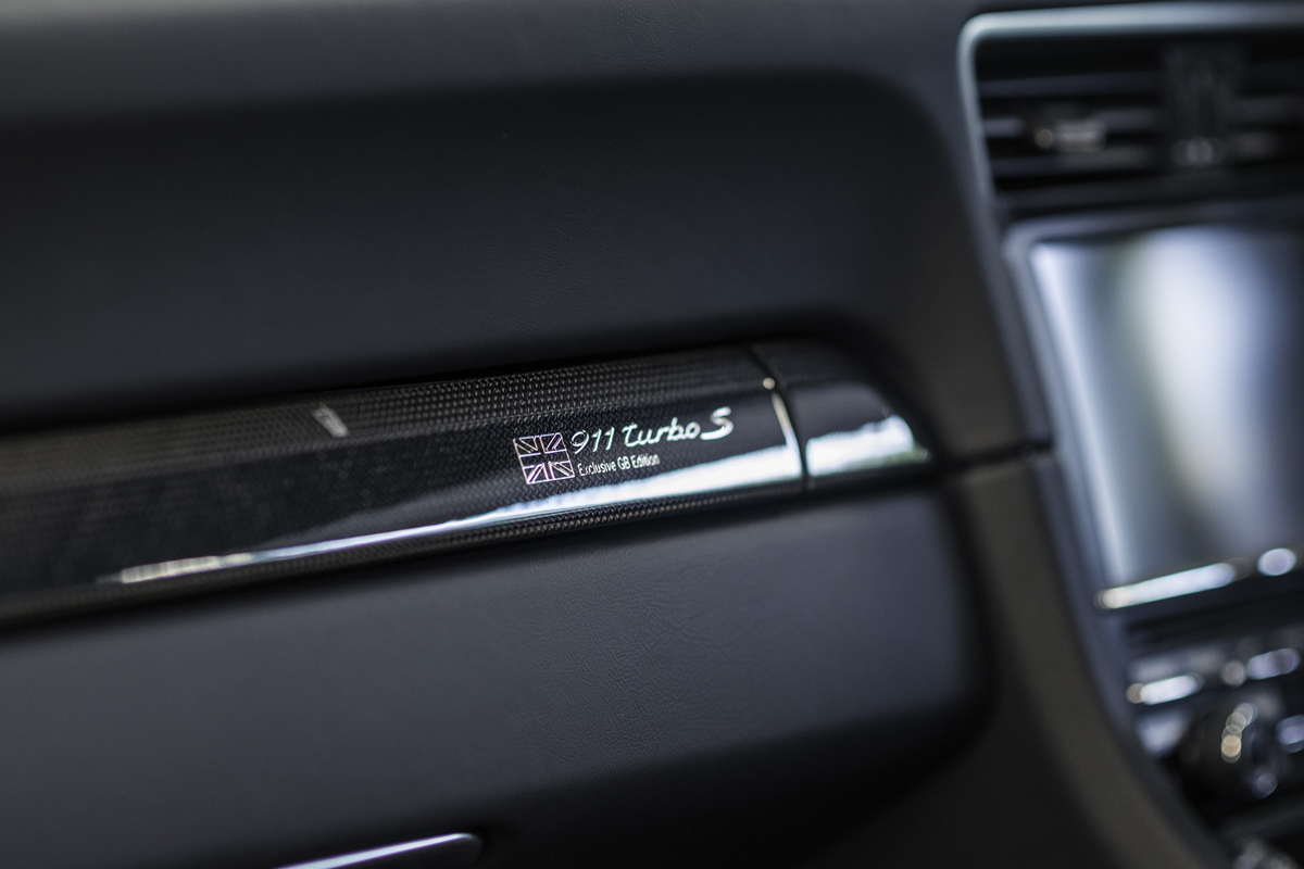 Porsche 911 Turbo S Exclusive GB Edition plaque