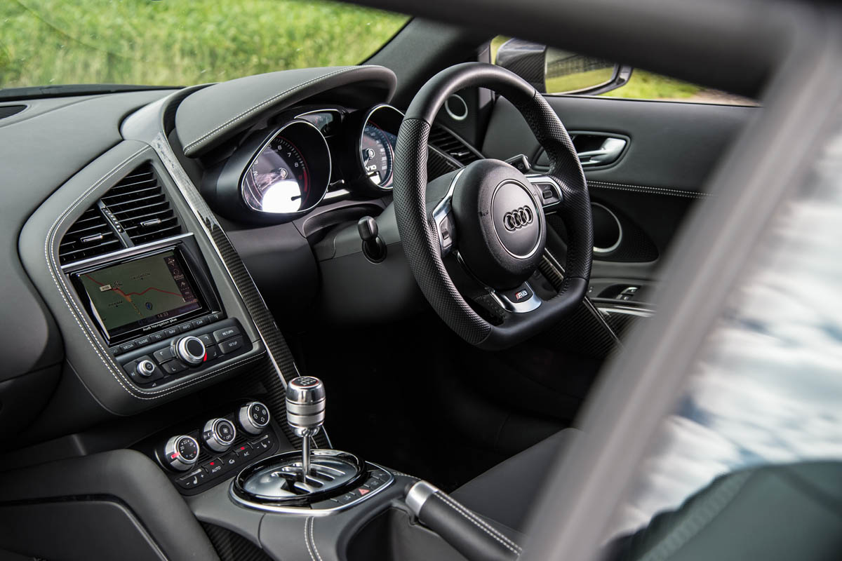 Audi R8 Plus interior