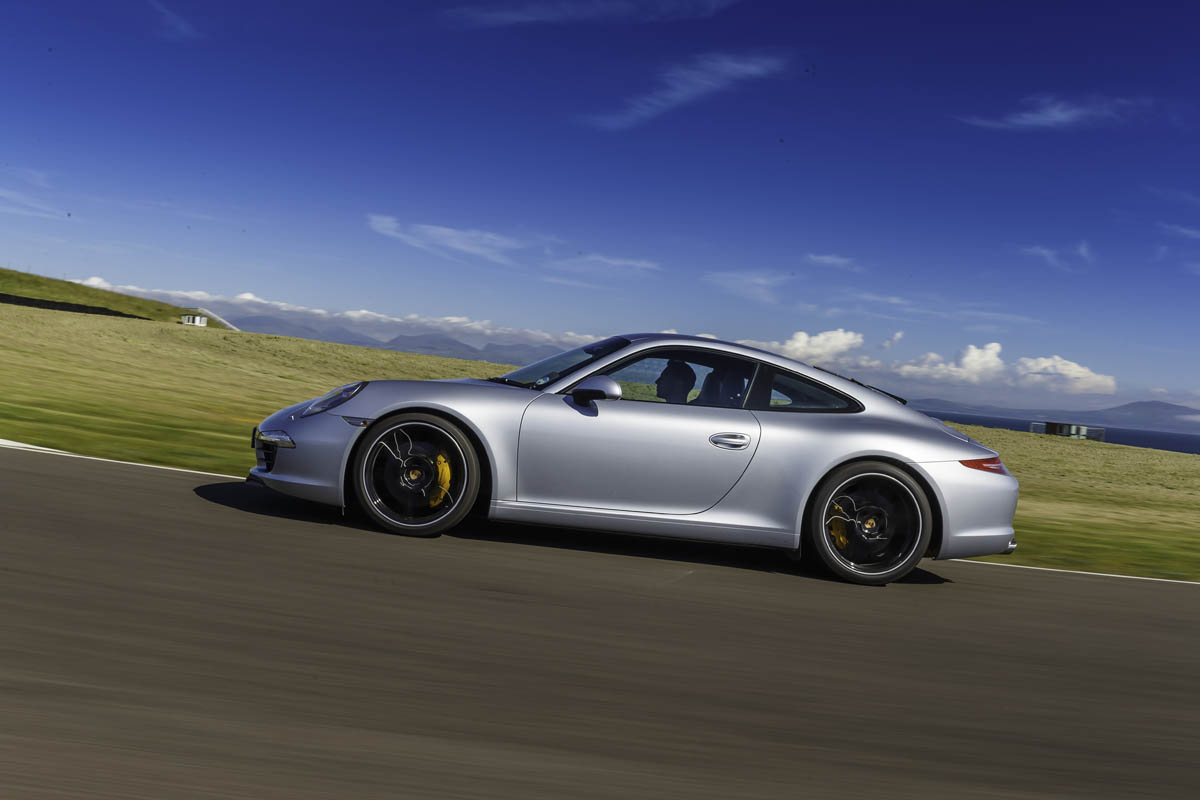 Porsche 911 Carrera on track
