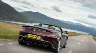 Aston Martin Vanquish Volante 2015