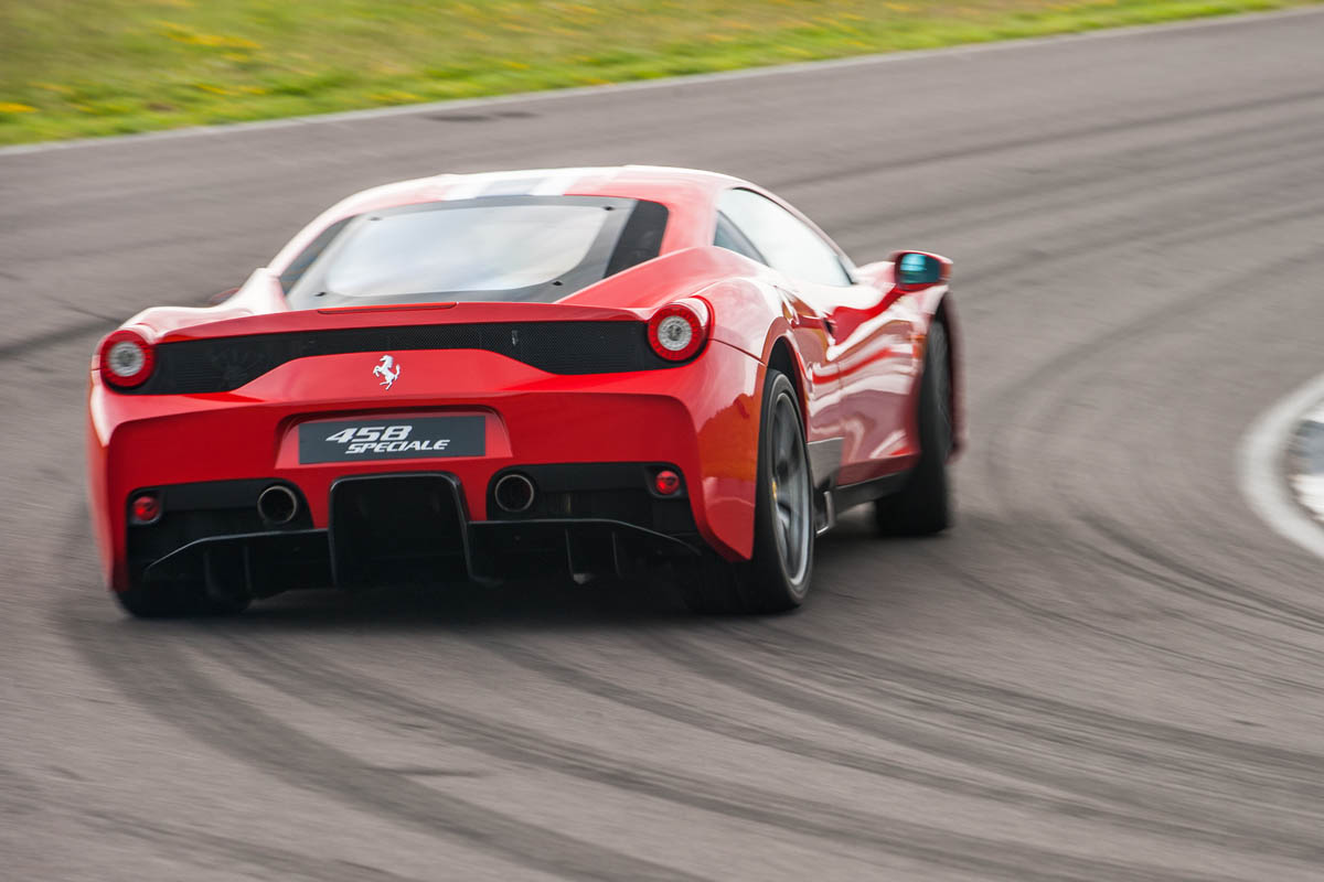 Ferrari 458 Speciale v Nissan GT-R track video