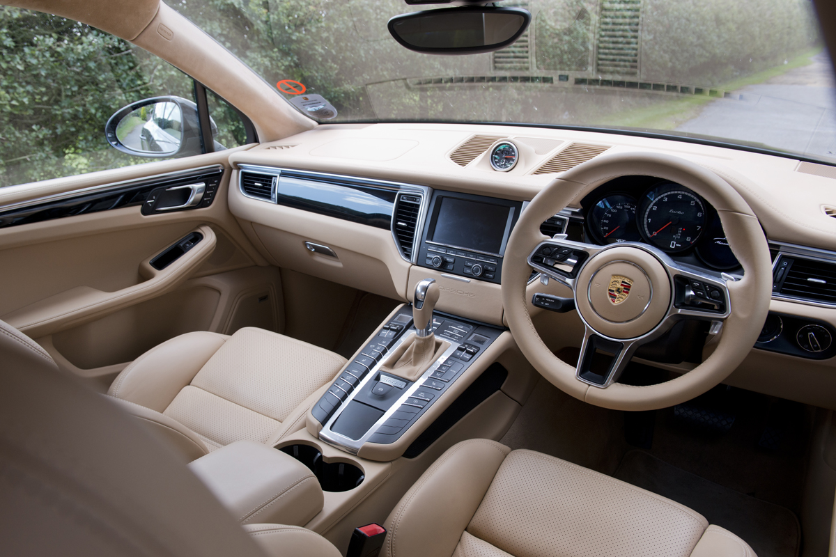 Porsche Macan Turbo interior