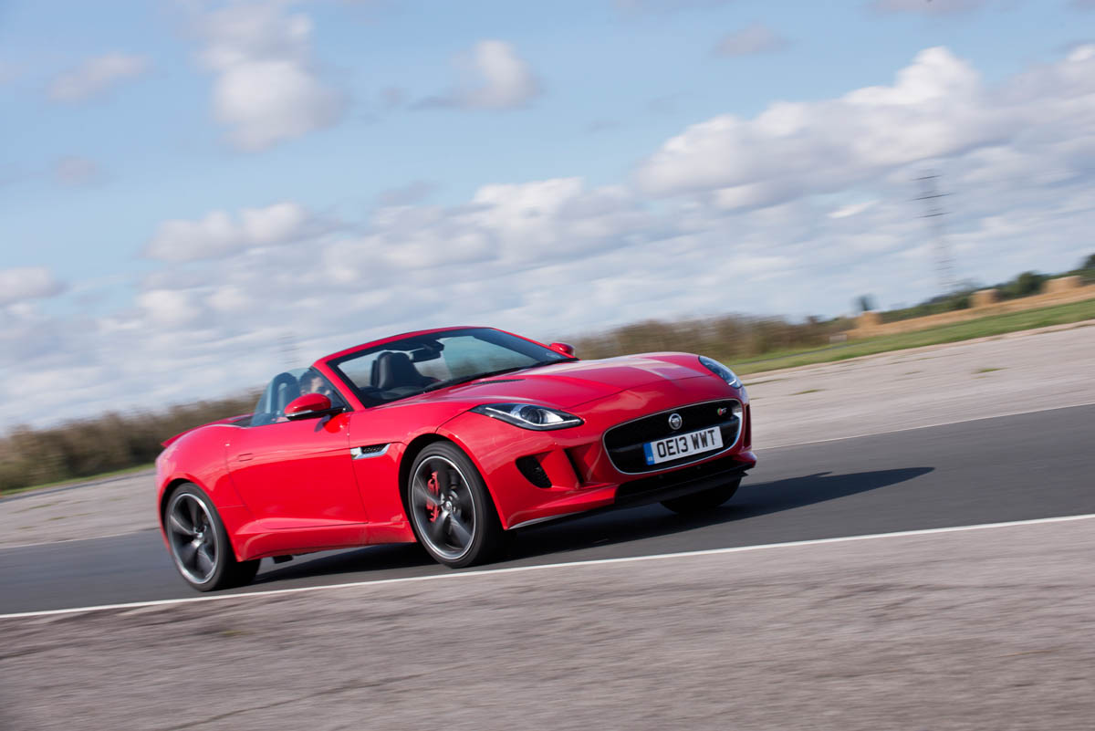 Jaguar F Type V6 S v Triumph Street Triple R