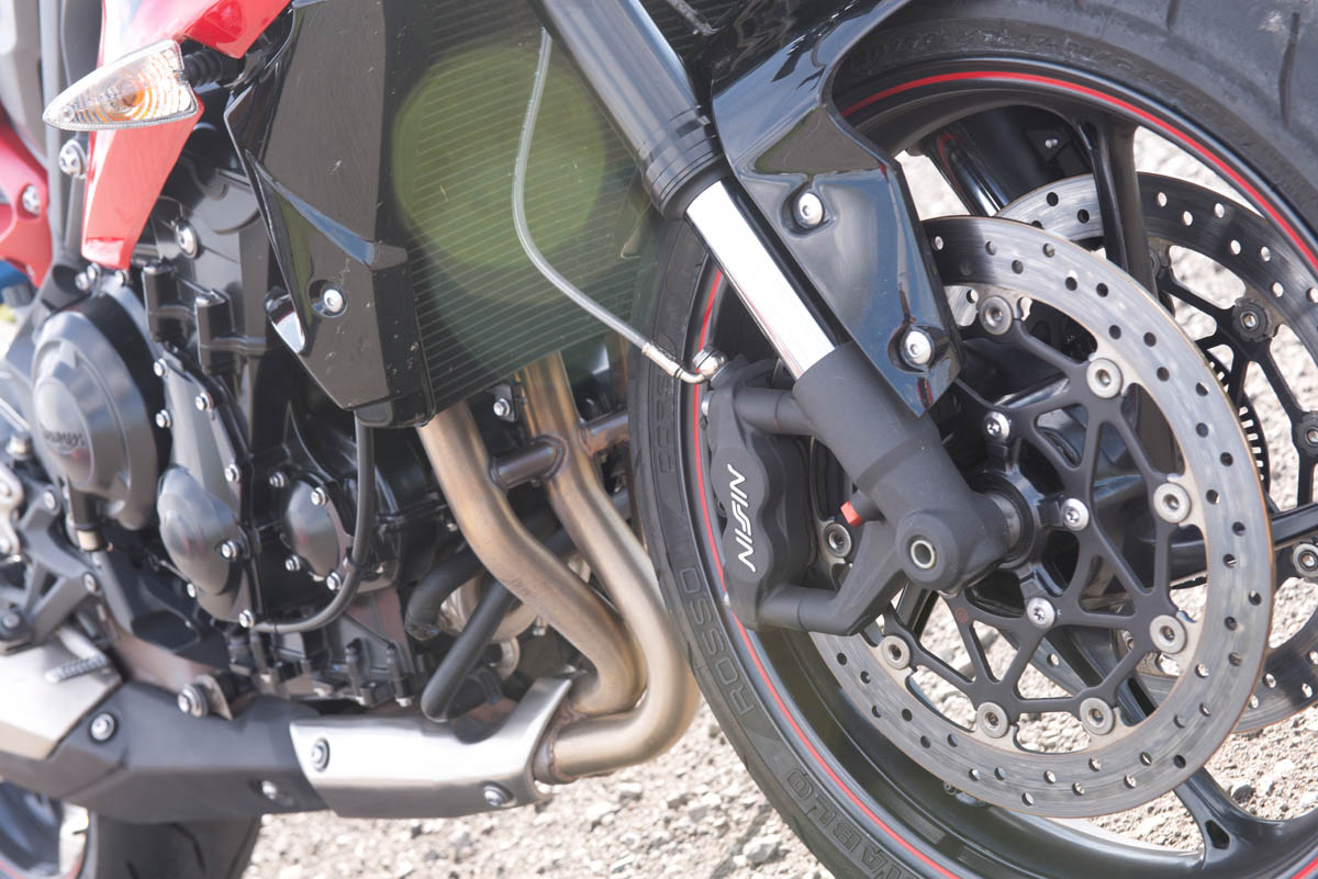 Jaguar F Type V6 S v Triumph Street Triple R