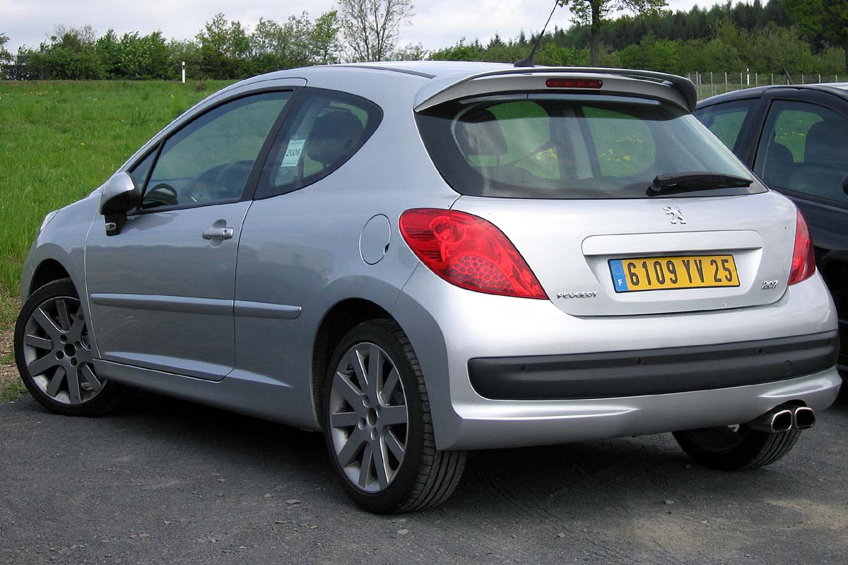 Peugeot 207 spy shot