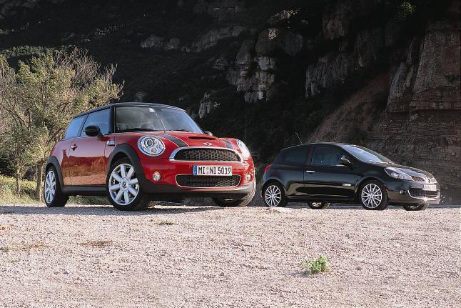 MINI Cooper S v Renaultsport Clio 197