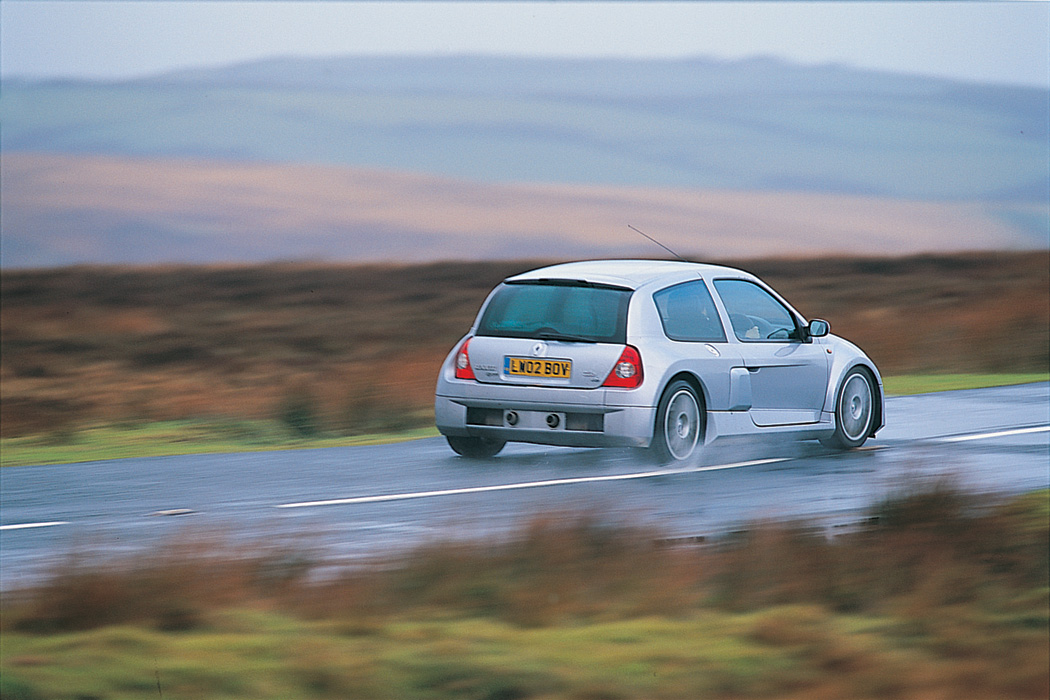 Renault Sport Clio V6 silver