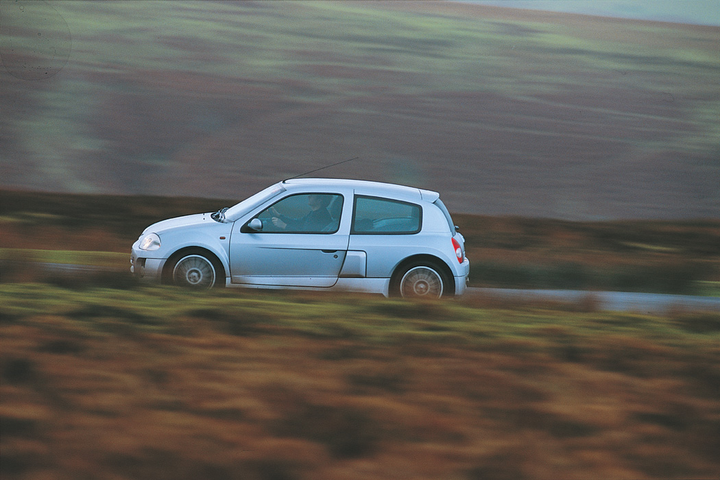 Renault Sport Clio V6 silver