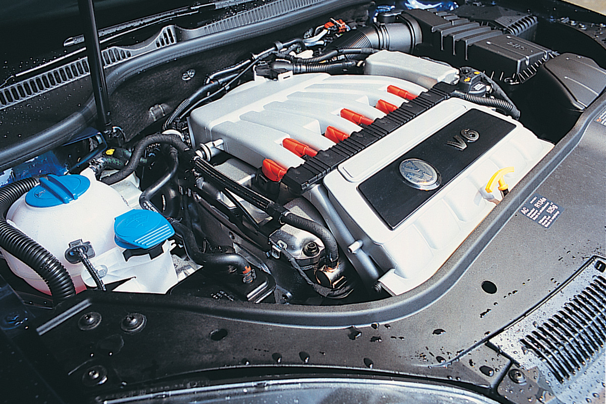 VW Golf R32 engine