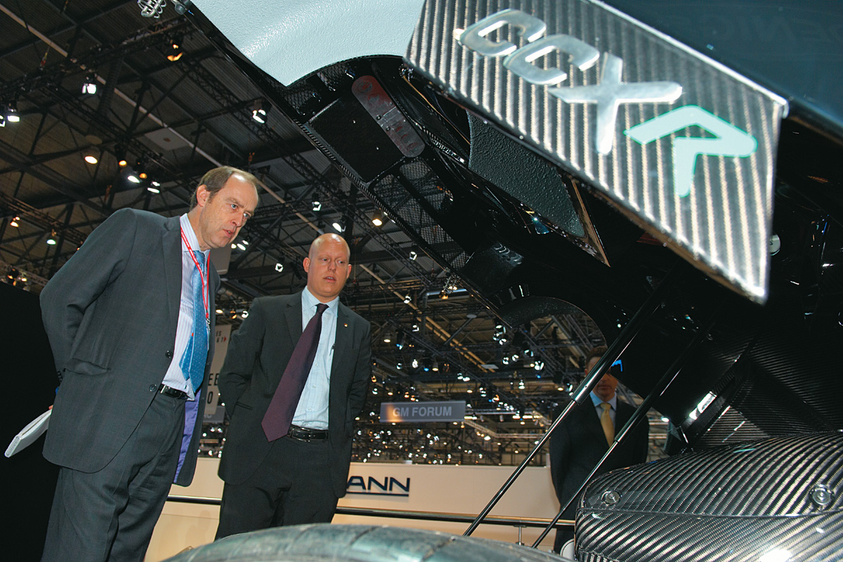 Harry Metcalfe (R) talks to Christian von Koenigsegg