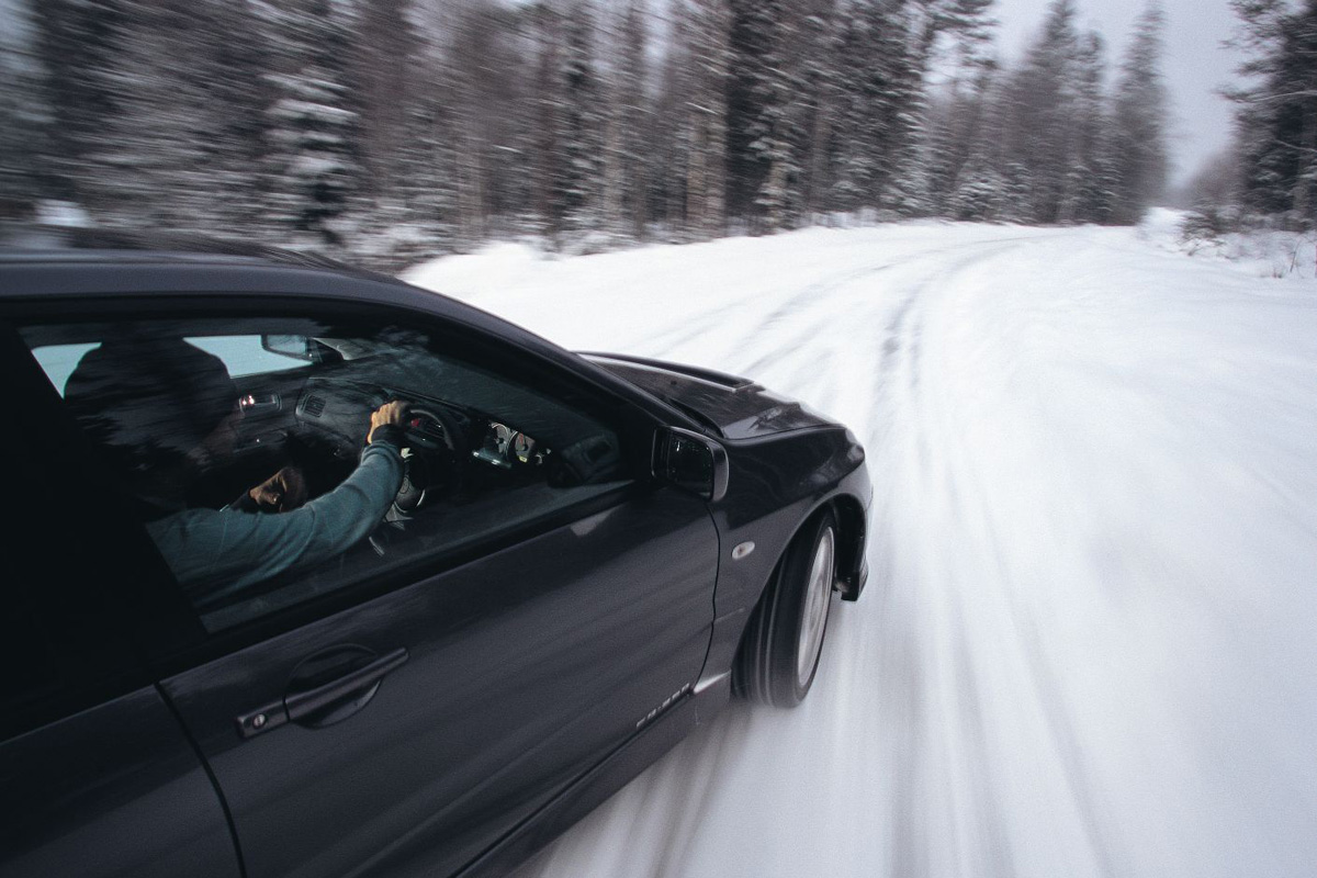Rallying in the snow in a Mitsubishi Evo IX