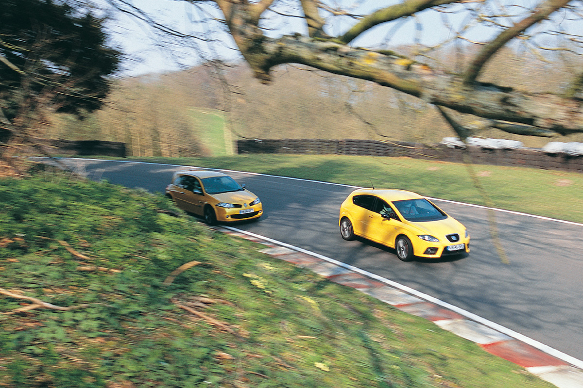 Renaultsport Megane R26 vs SEAT Leon Cupra