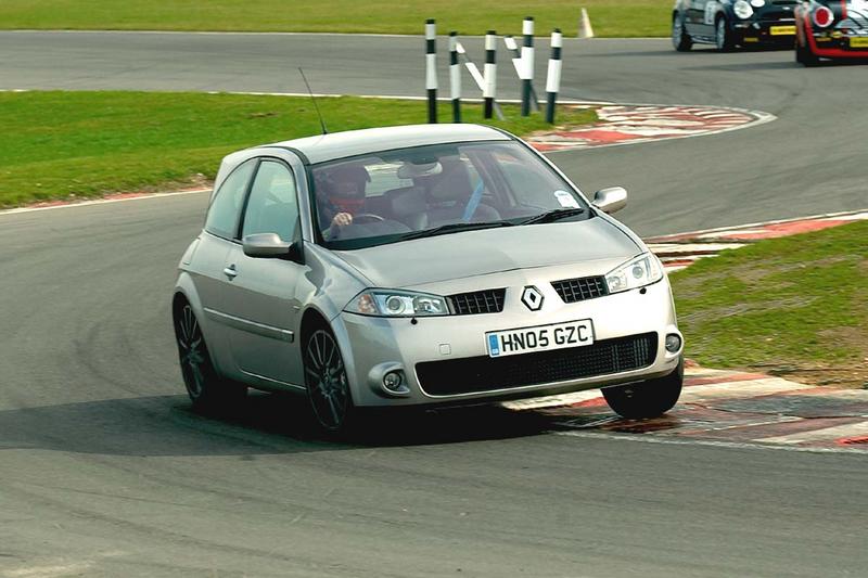 Renault Megane R.S 225 Trophy front track
