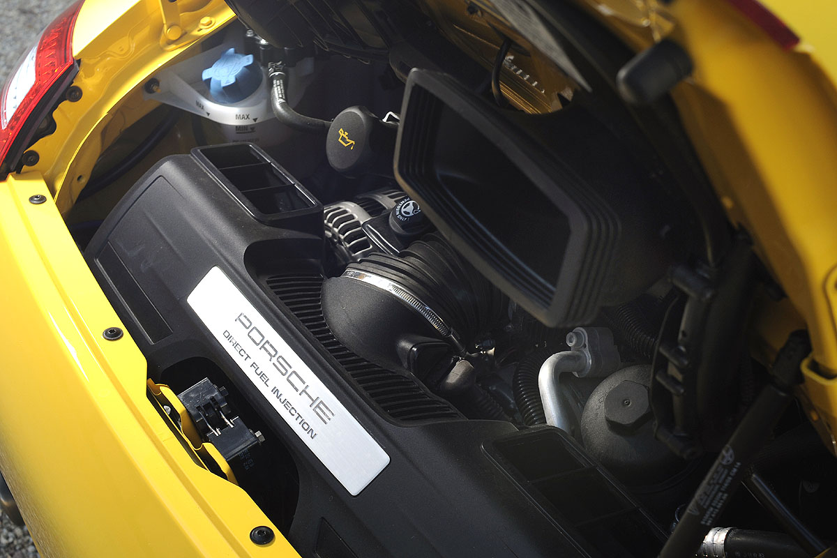 Porsche 911 Carrera 4 Cabriolet engine