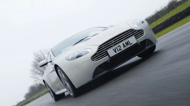 Aston Martin V12 Vantage