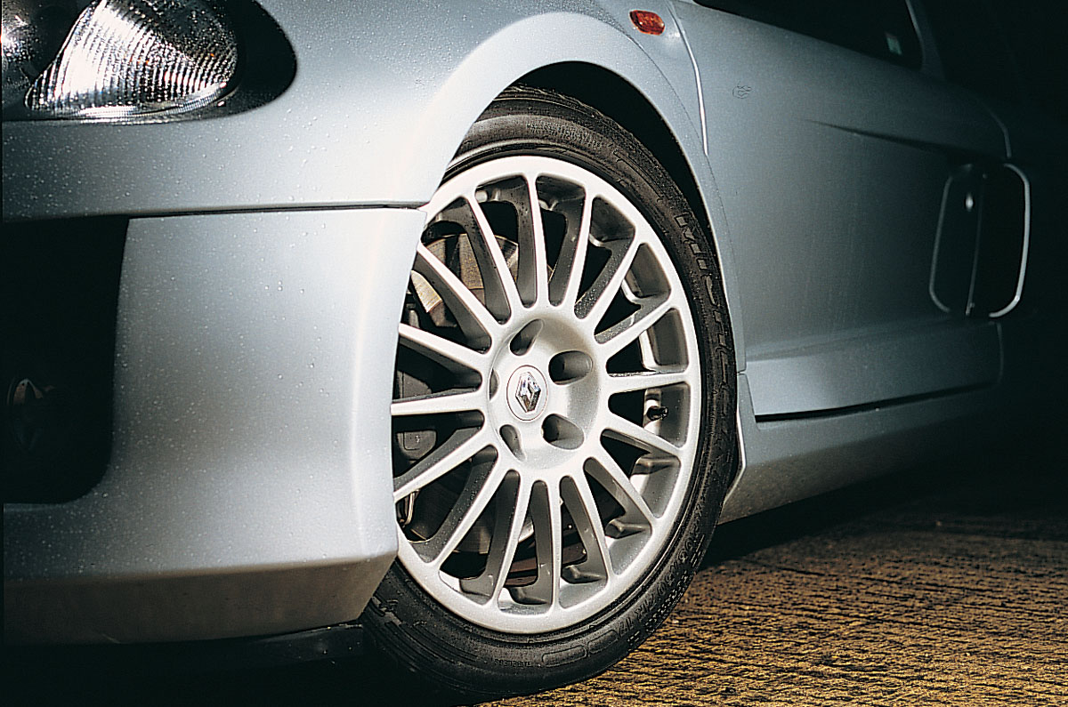 Renault Sport Clio V6 silver