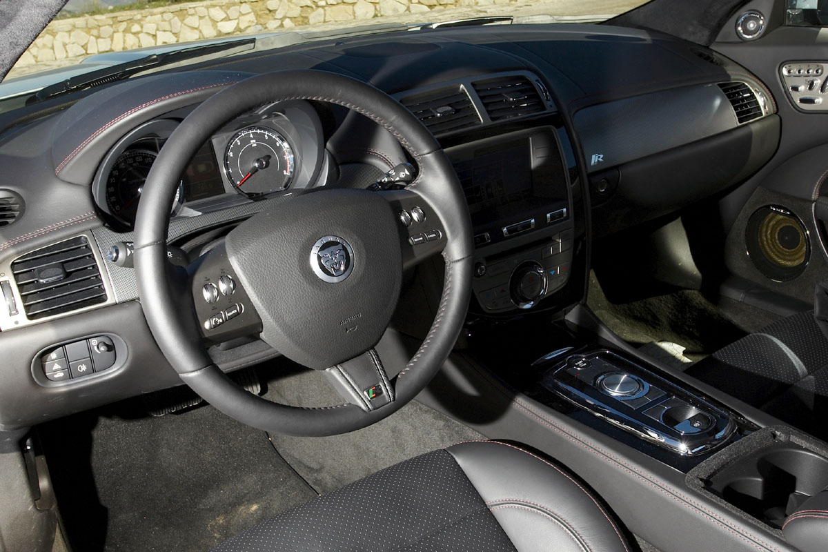 Jaguar XKR dashboard