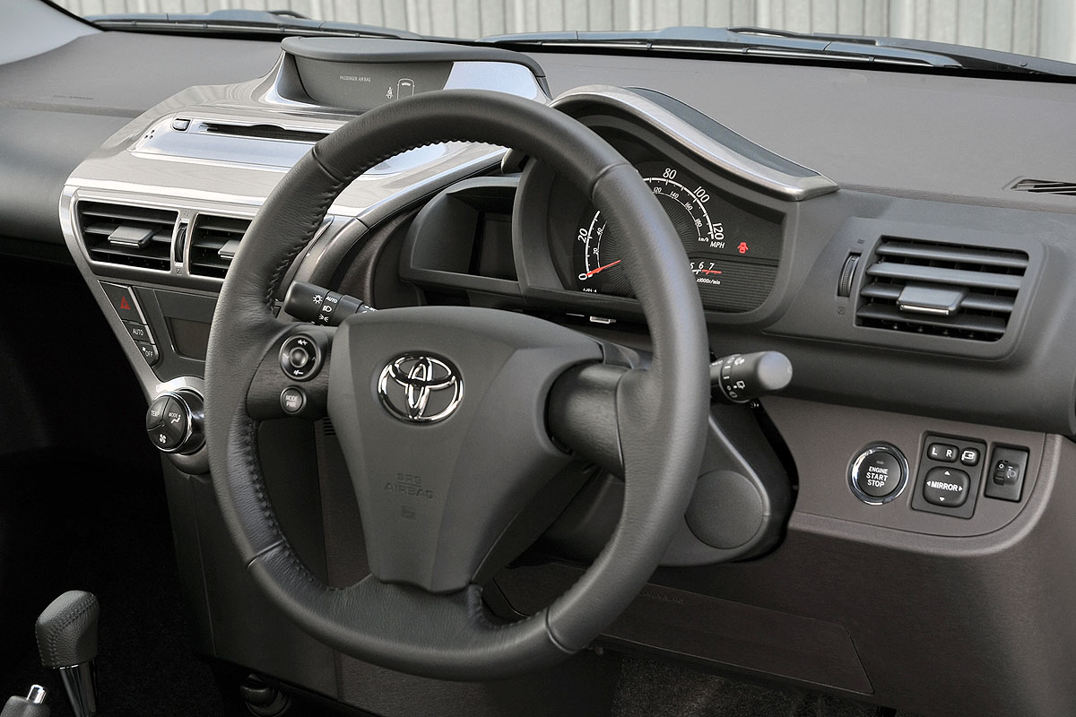 Toyota iQ