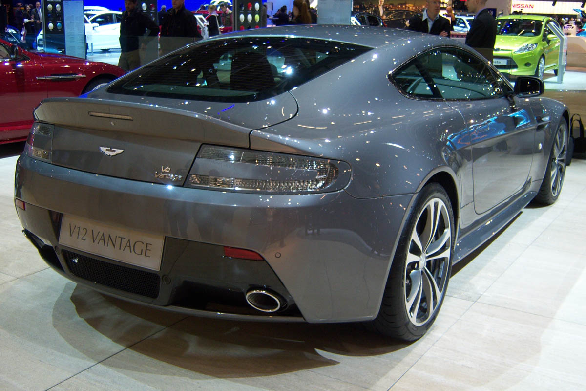 Aston Martin V12 Vantage