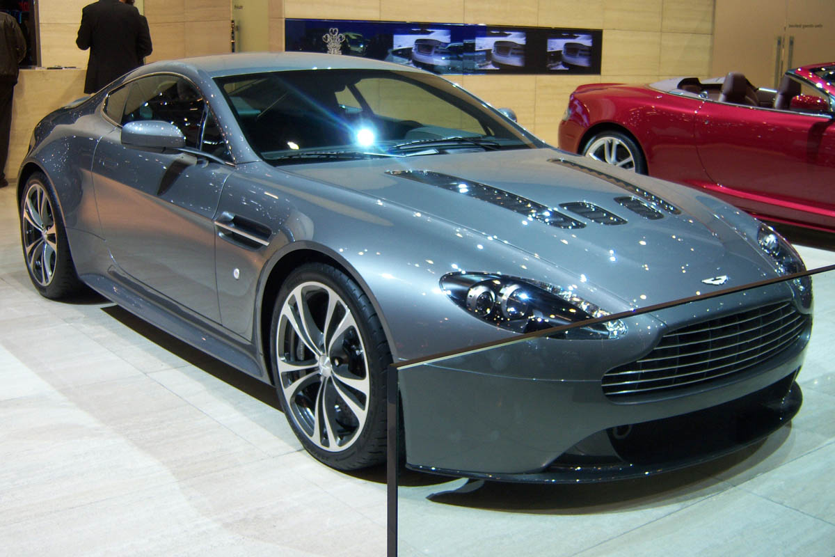 Aston Martin V12 Vantage
