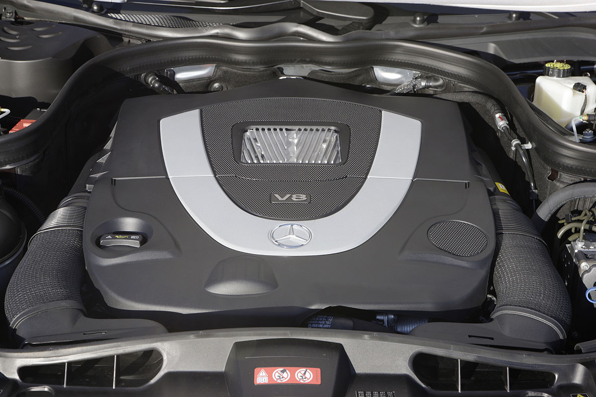 Mercedes-Benz E500 engine