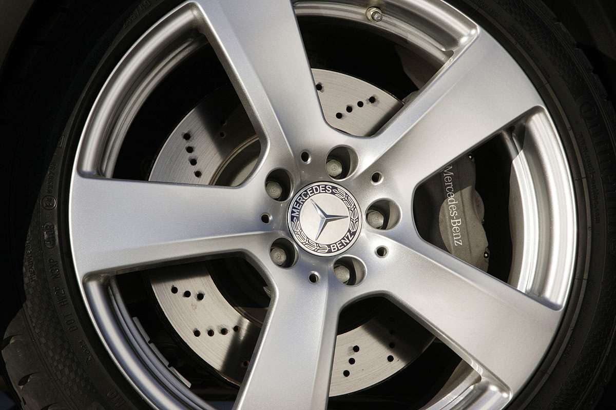 Mercedes-Benz E500 wheel