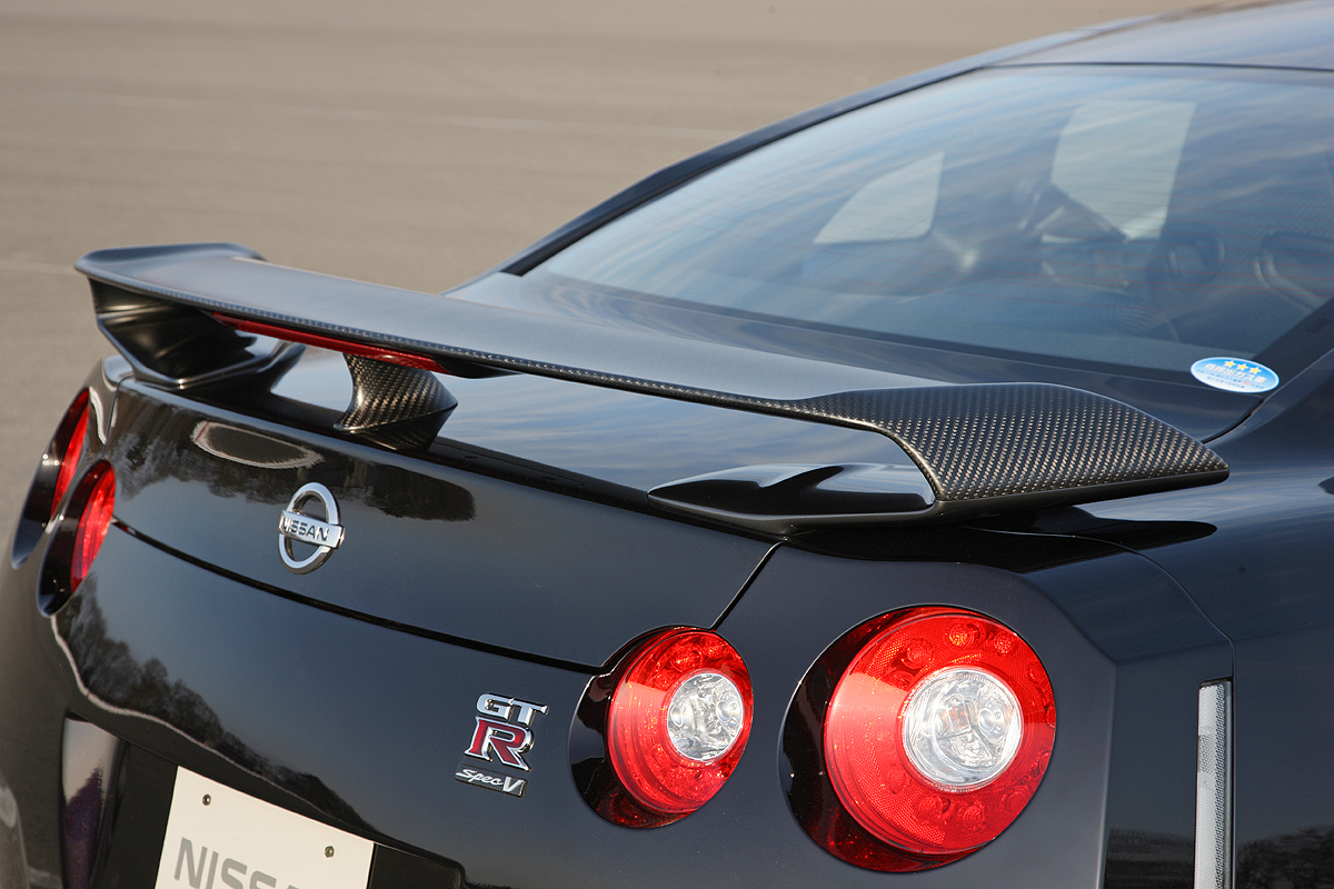 Nissan GT-R V Spec rear spoiler
