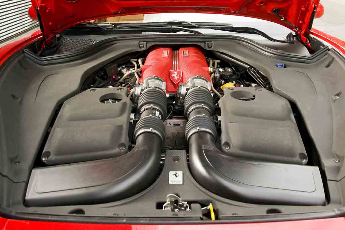 Ferrari California engine