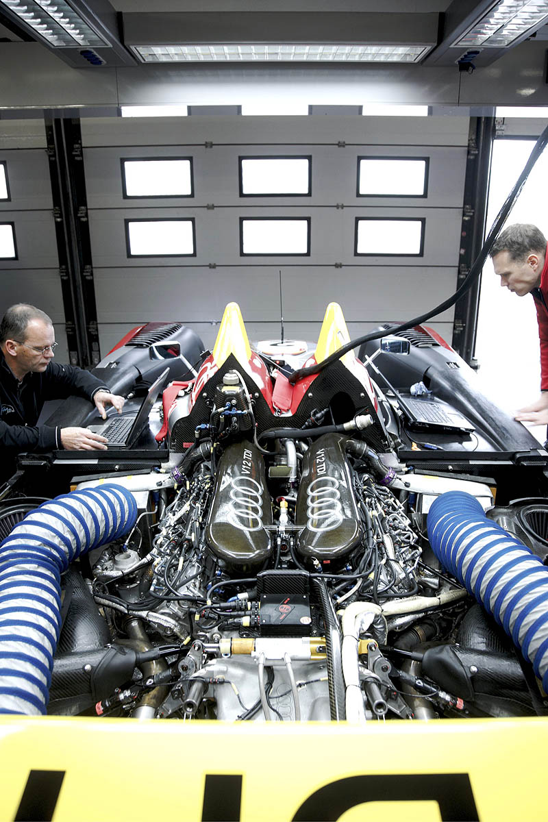 Audi R10 engine