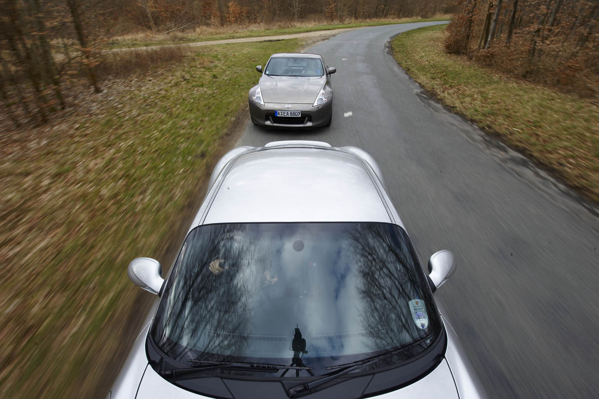 Porsche Cayman v Nissan 370Z GT