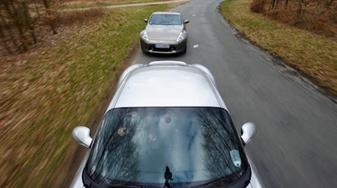 Porsche Cayman v Nissan 370Z GT