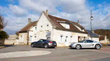 Porsche Cayman v Nissan 370Z GT
