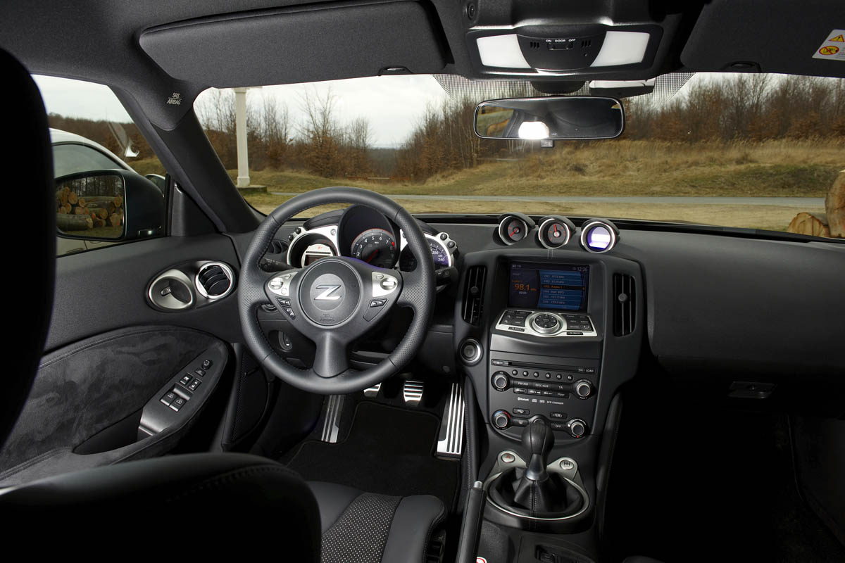 Nissan 370Z interior