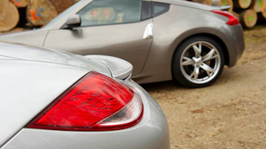 Porsche Cayman v Nissan 370Z GT