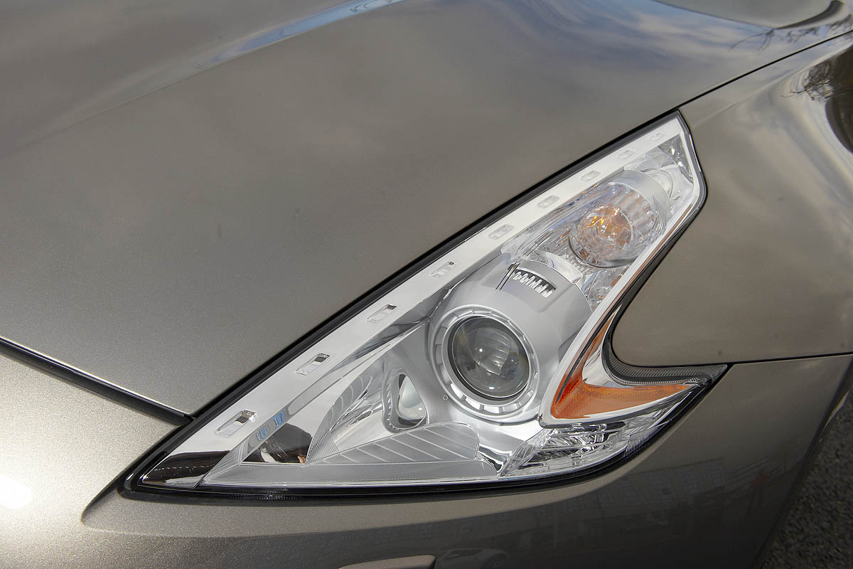 Nissan 370Z GT headlight