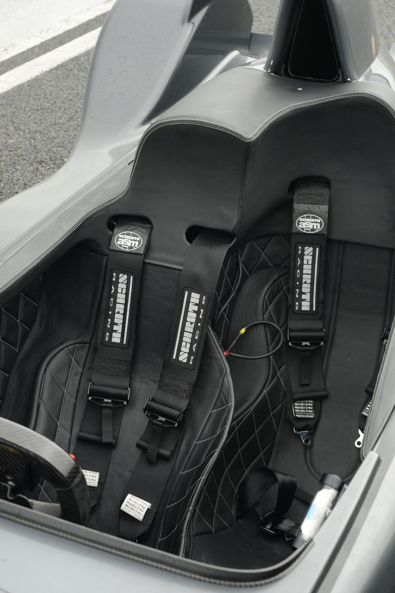 Caparo T1 seat belts