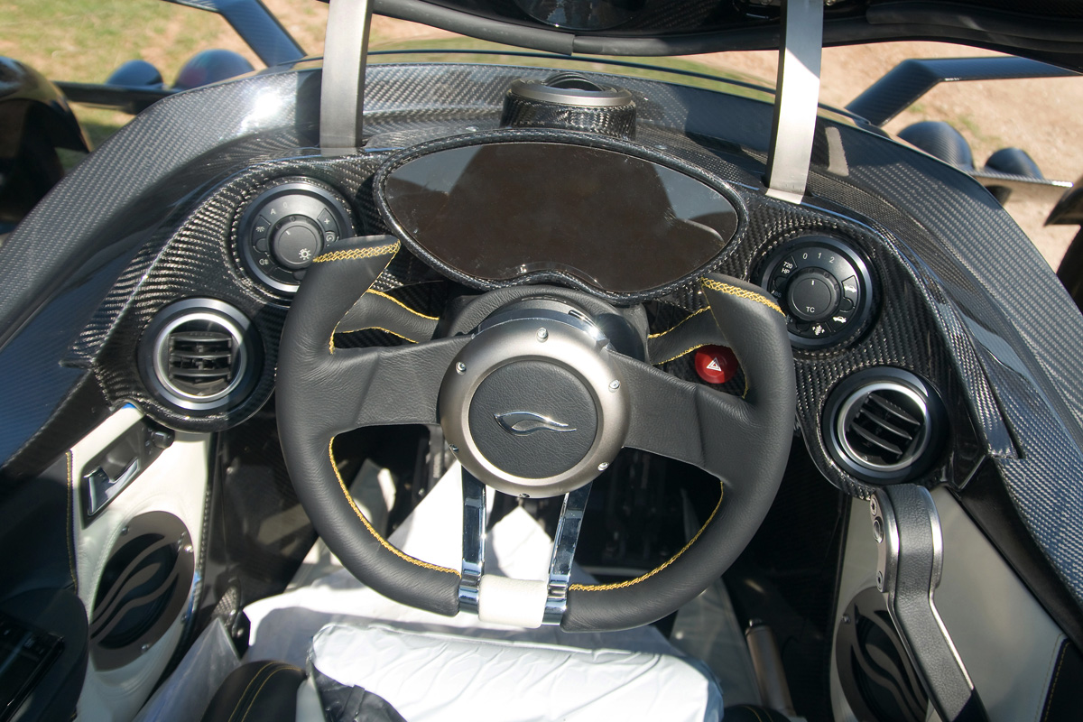 Tramontana R Edition cockpit
