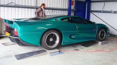 Jaguar XJ220