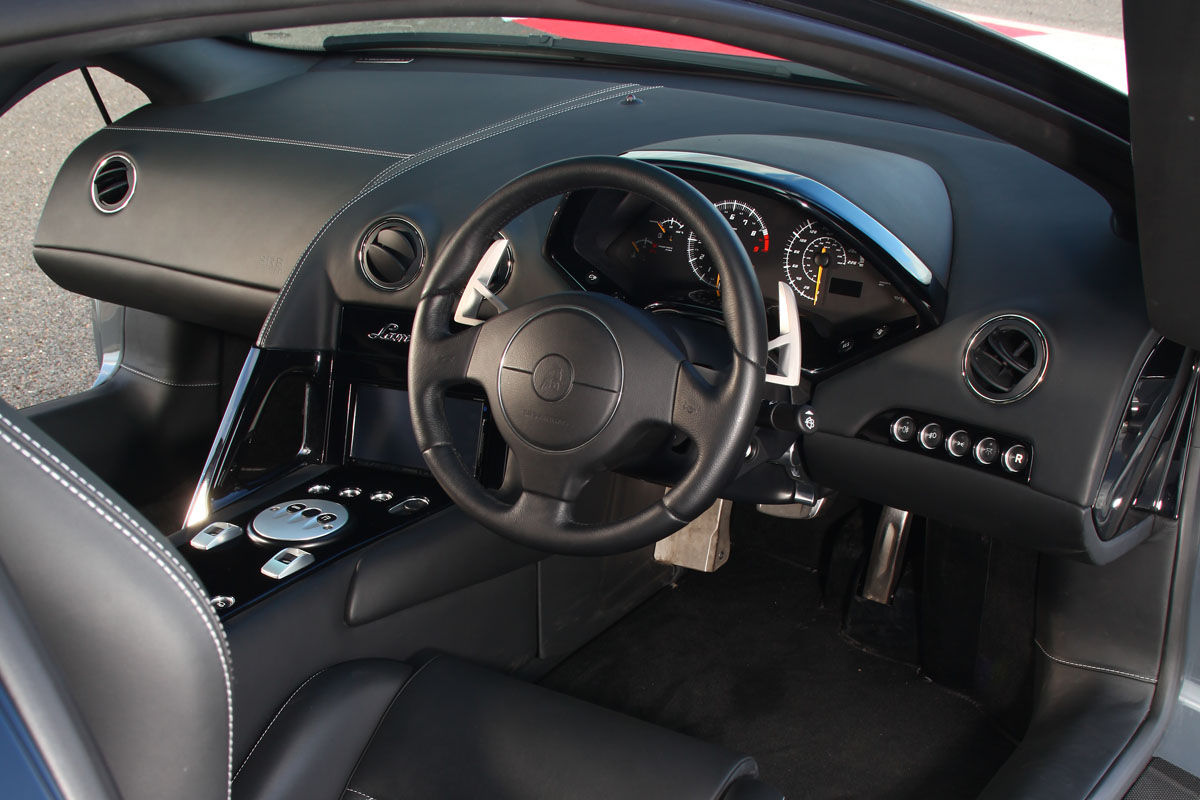 Lamborghini Murcielago LP640 cockpit