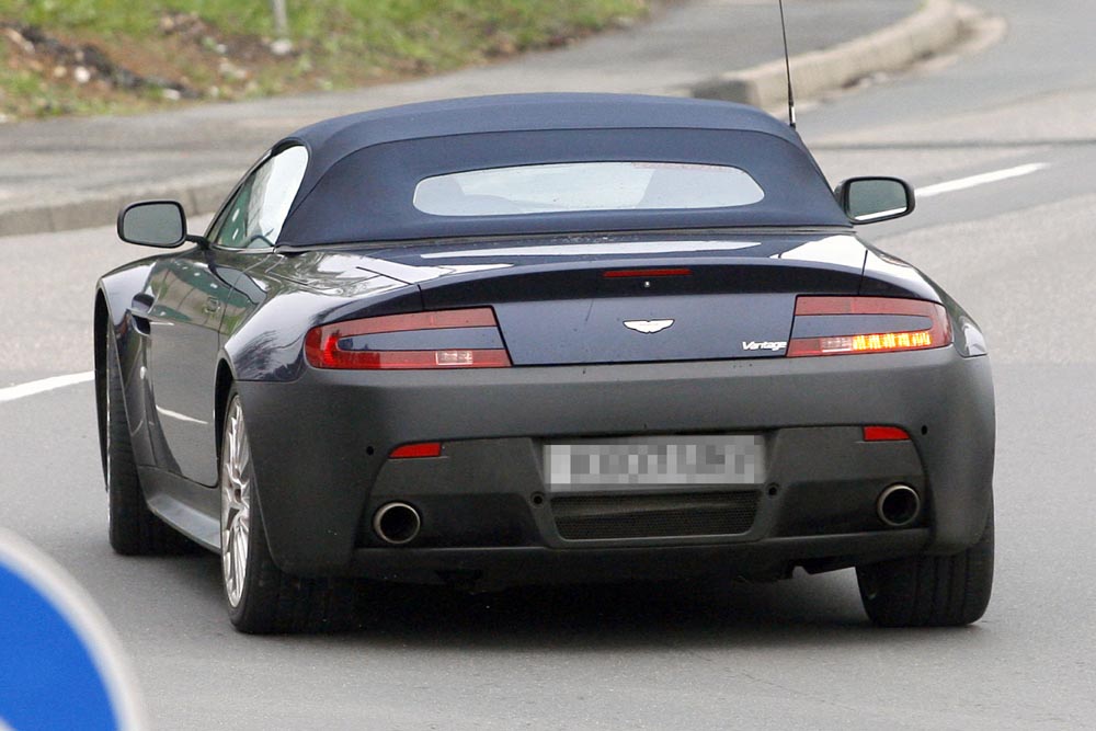 Aston Martin V12 Vantage Roadster