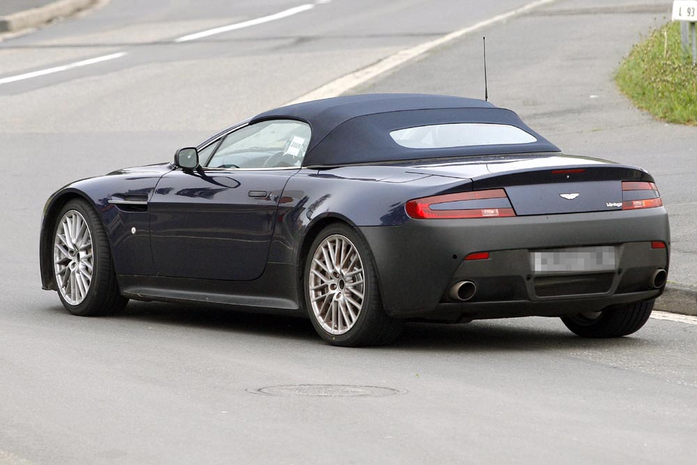 Aston Martin V12 Vantage Roadster