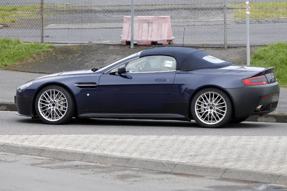 Aston Martin V12 Vantage Roadster