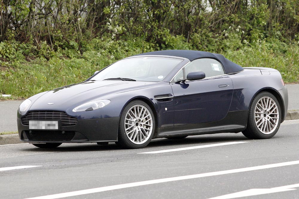 Aston Martin V12 Vantage Roadster