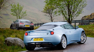 Lotus Evora v Nissan GT-R