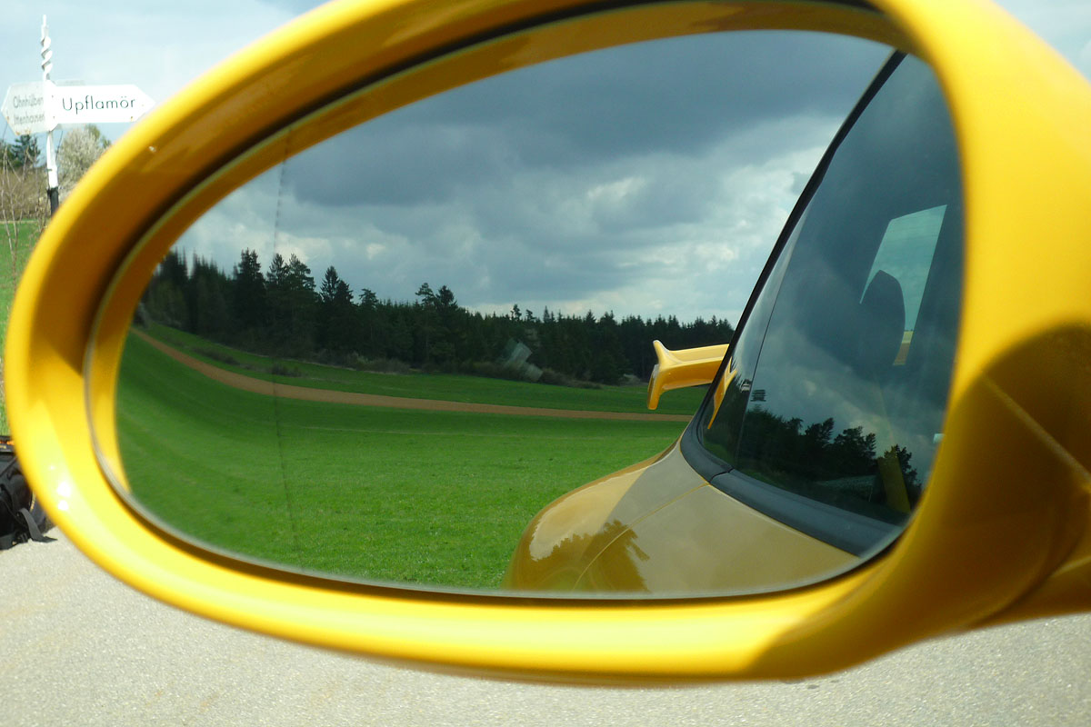 Porsche 911 GT3 mirror