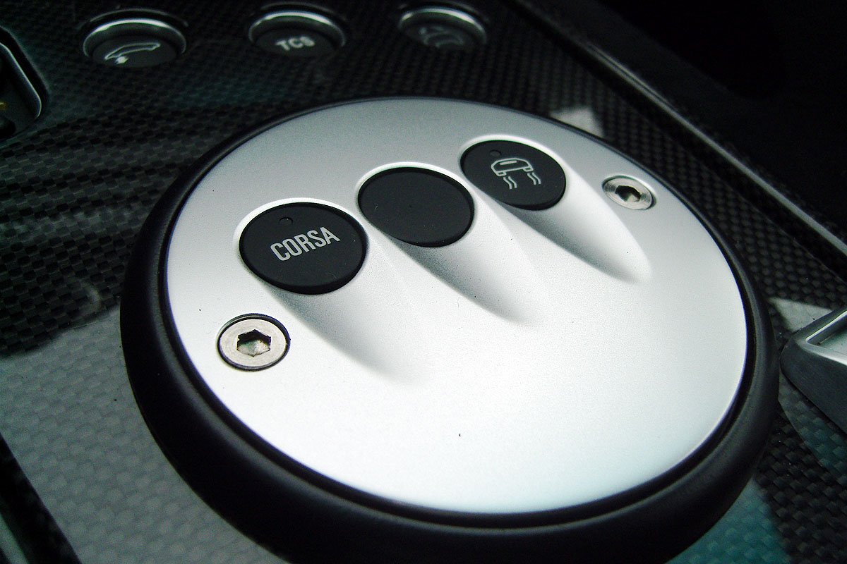 Lamborghini Murcielago LP670-4 SV interior controls